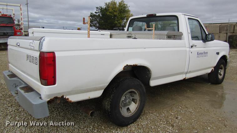 image for item DD8913 1995 Ford F150 pickup truck
