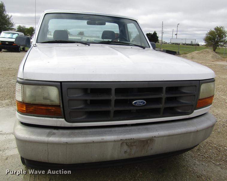 image for item DD8913 1995 Ford F150 pickup truck