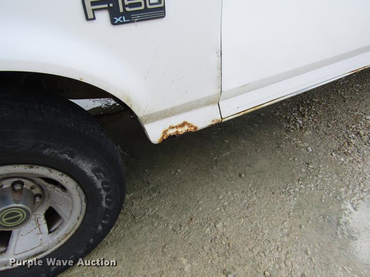 image for item DD8913 1995 Ford F150 pickup truck