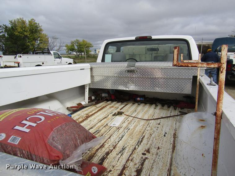 image for item DD8913 1995 Ford F150 pickup truck