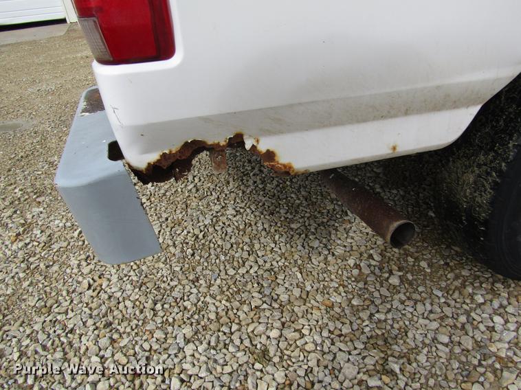 image for item DD8913 1995 Ford F150 pickup truck