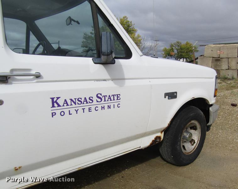 image for item DD8913 1995 Ford F150 pickup truck