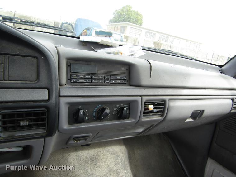 image for item DD8913 1995 Ford F150 pickup truck