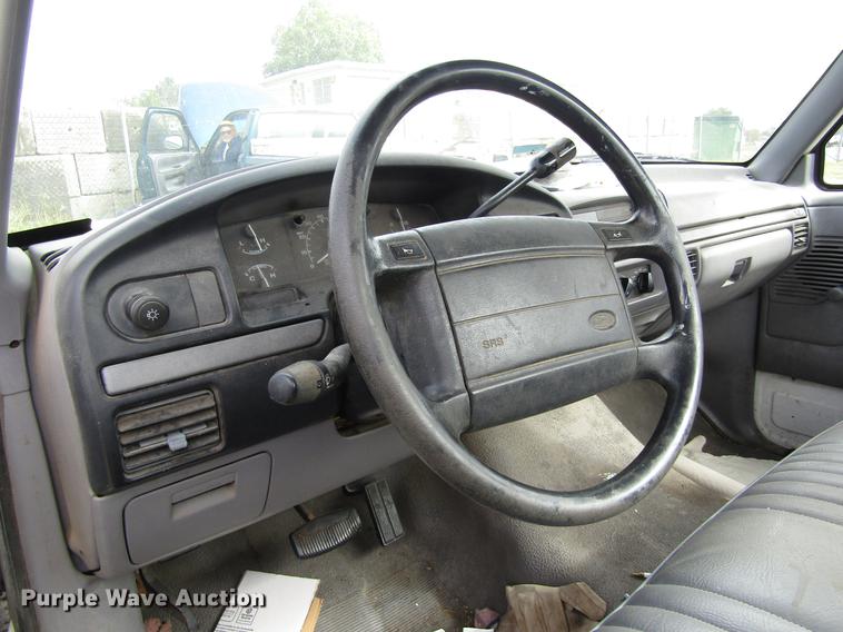 image for item DD8913 1995 Ford F150 pickup truck