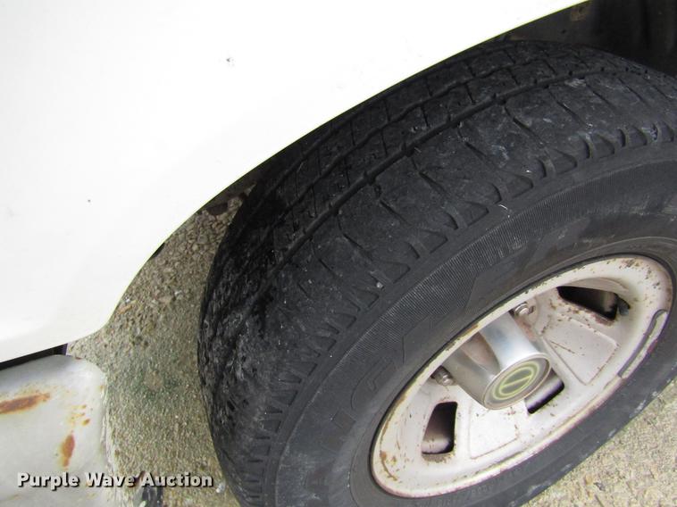 image for item DD8913 1995 Ford F150 pickup truck