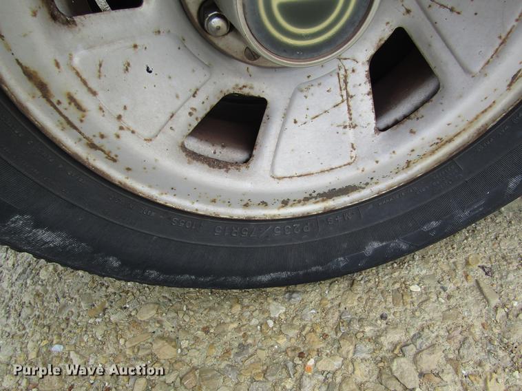 image for item DD8913 1995 Ford F150 pickup truck