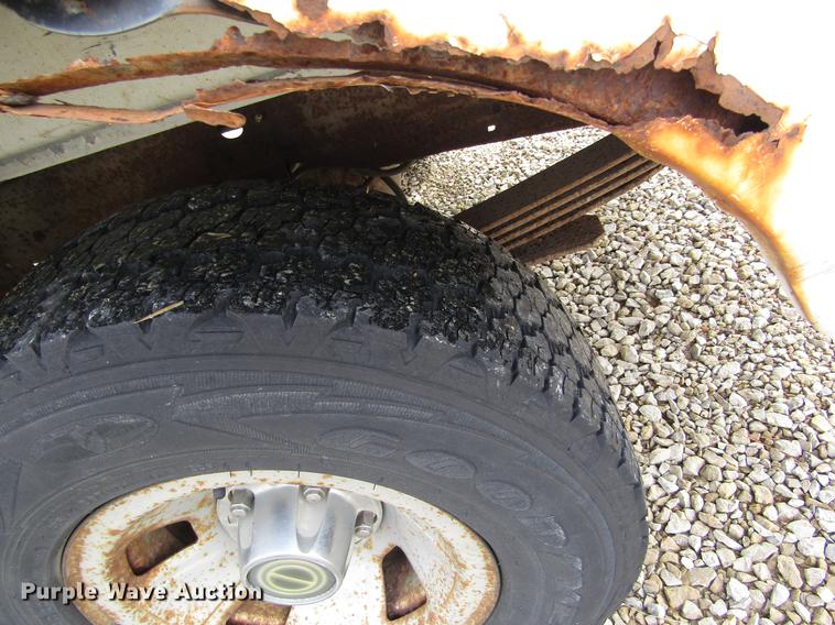 image for item DD8913 1995 Ford F150 pickup truck