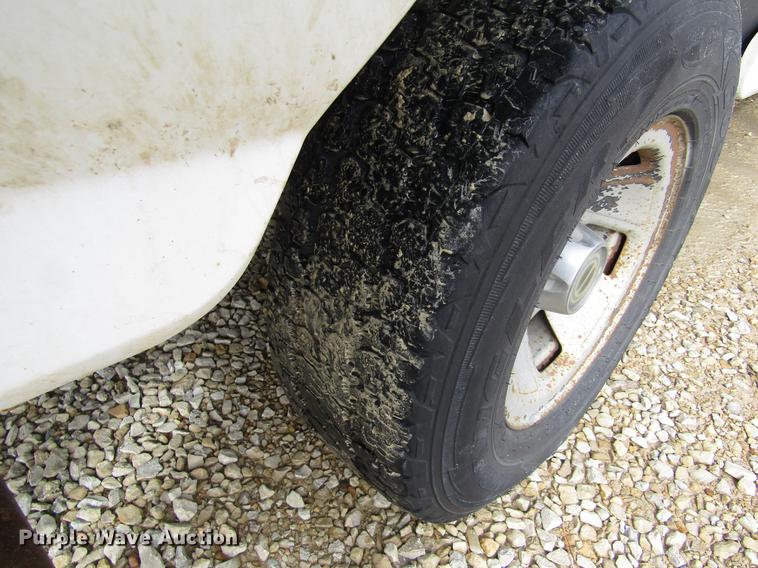 image for item DD8913 1995 Ford F150 pickup truck