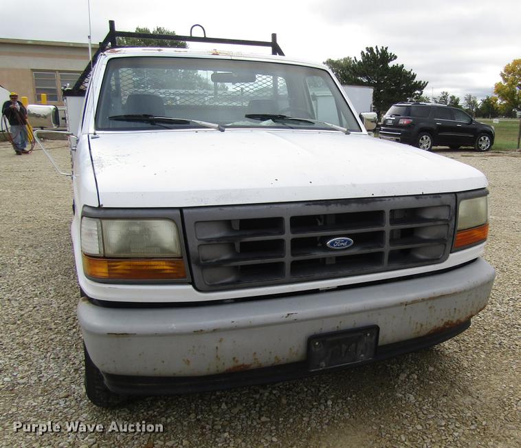 image for item DD8914 1993 Ford F150 utility bed pickup truck