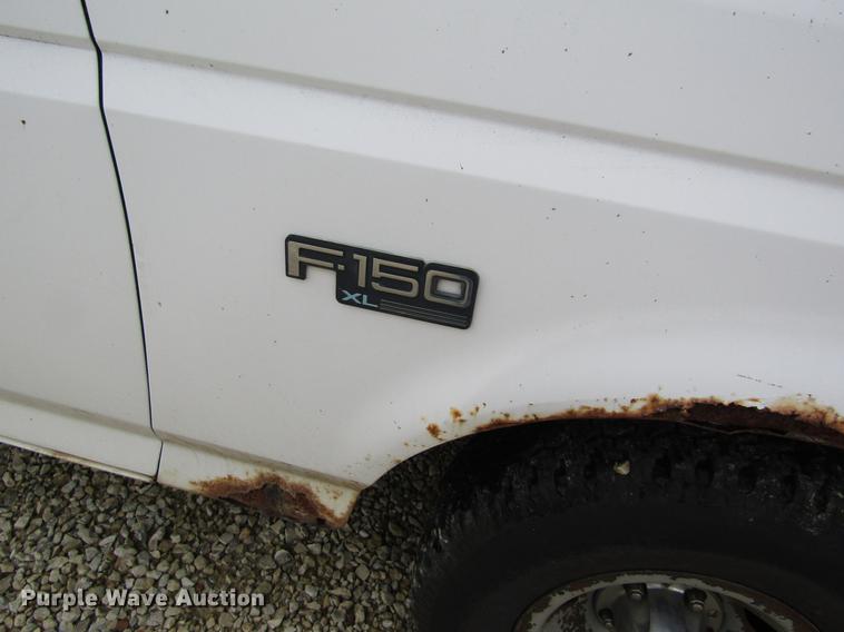 image for item DD8914 1993 Ford F150 utility bed pickup truck