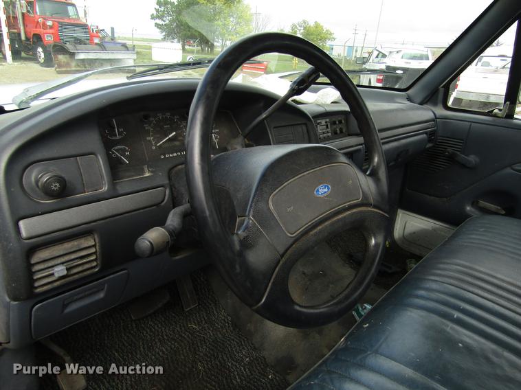 image for item DD8914 1993 Ford F150 utility bed pickup truck
