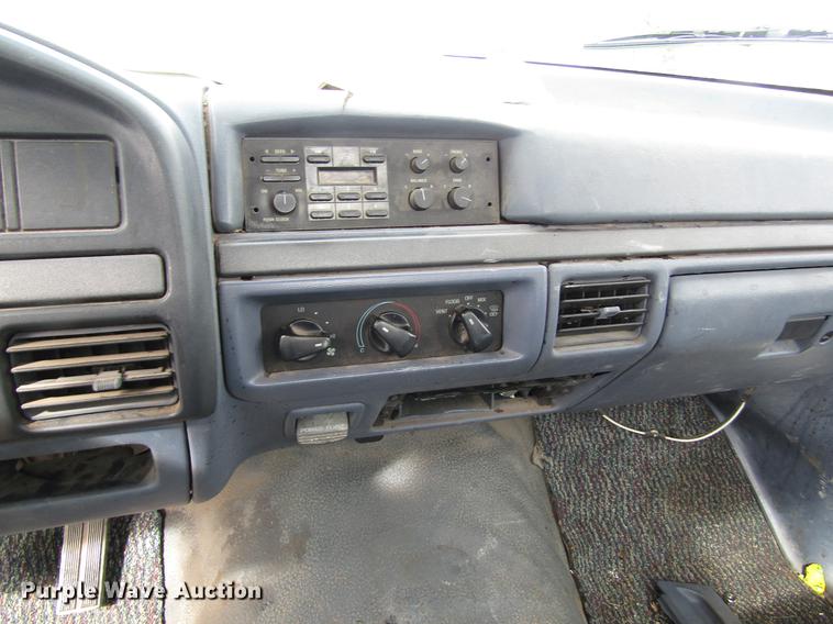 image for item DD8914 1993 Ford F150 utility bed pickup truck