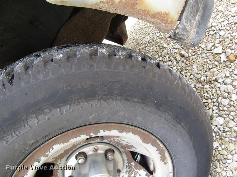 image for item DD8914 1993 Ford F150 utility bed pickup truck