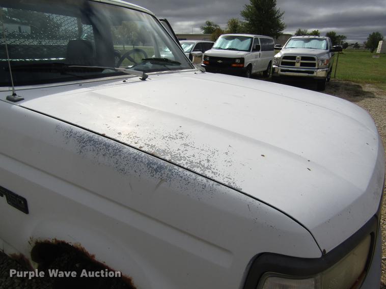 image for item DD8914 1993 Ford F150 utility bed pickup truck