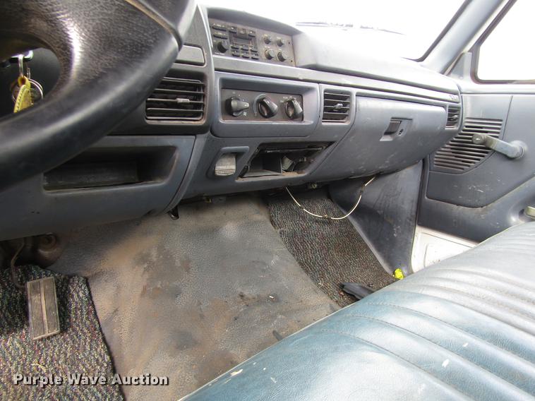 image for item DD8914 1993 Ford F150 utility bed pickup truck