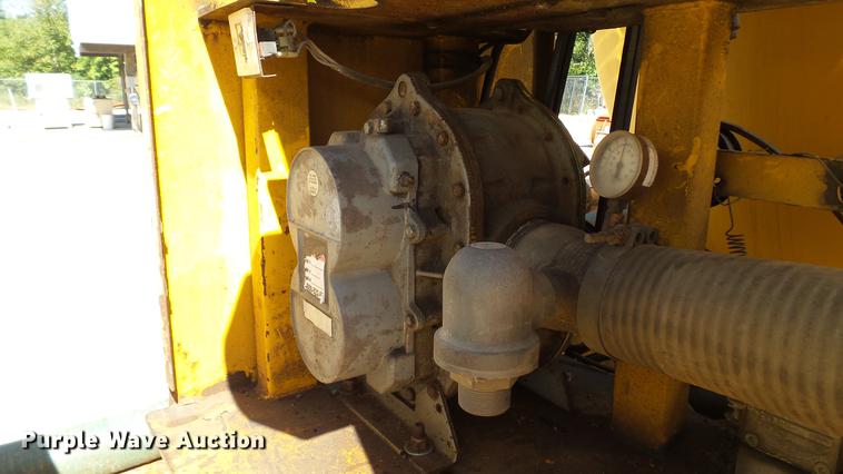 image for item DE4833 1999 Vactron PMD-800GT vacuum excavator