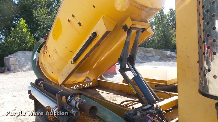 image for item DE4833 1999 Vactron PMD-800GT vacuum excavator