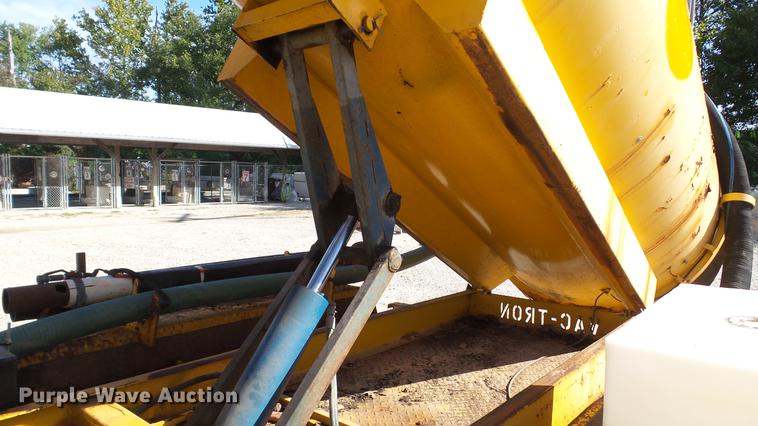 image for item DE4833 1999 Vactron PMD-800GT vacuum excavator