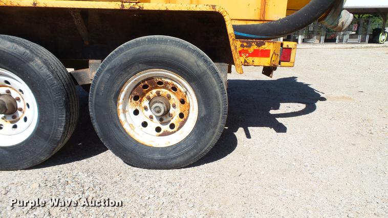 image for item DE4833 1999 Vactron PMD-800GT vacuum excavator