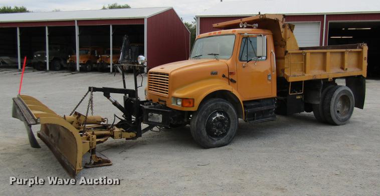 image for item DE5850 1996 International 4900 dump truck