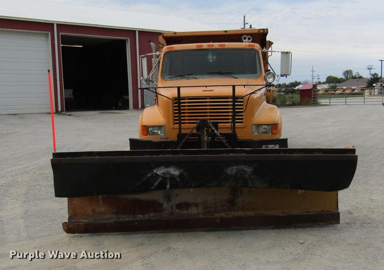 image for item DE5850 1996 International 4900 dump truck
