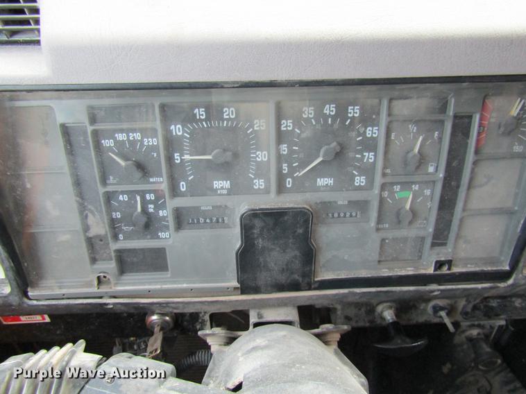 image for item DE5850 1996 International 4900 dump truck