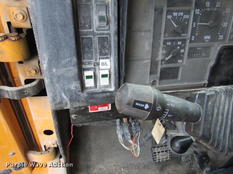 image for item DE5850 1996 International 4900 dump truck