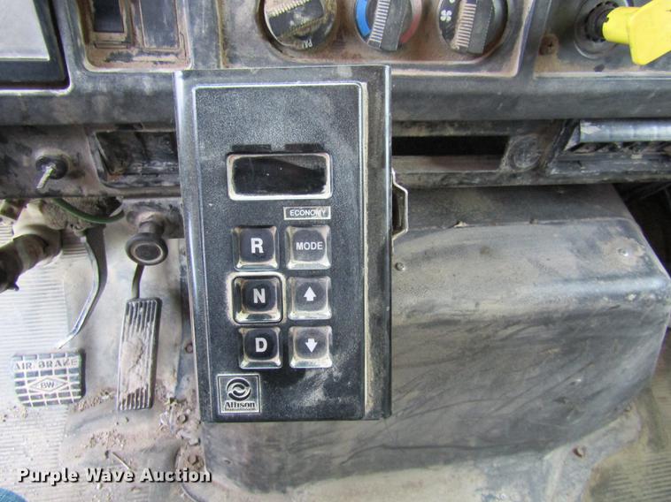 image for item DE5850 1996 International 4900 dump truck