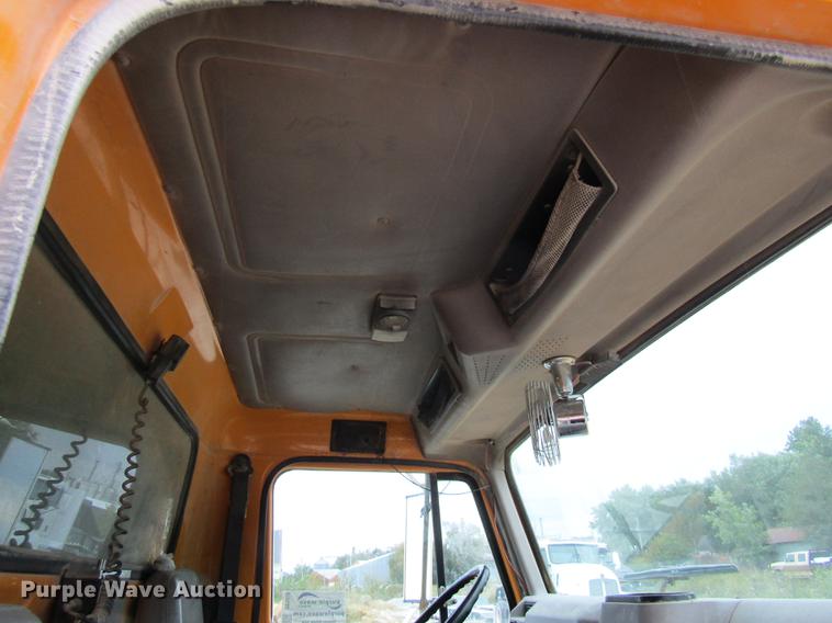 image for item DE5850 1996 International 4900 dump truck