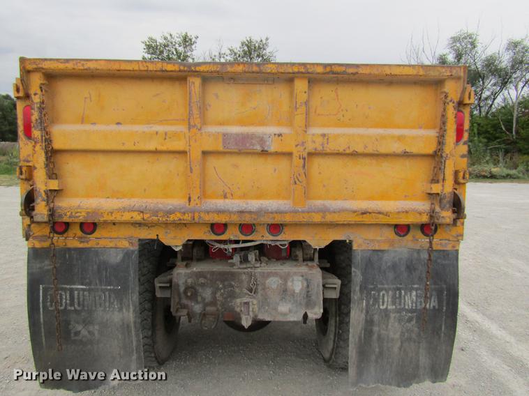 image for item DE5850 1996 International 4900 dump truck