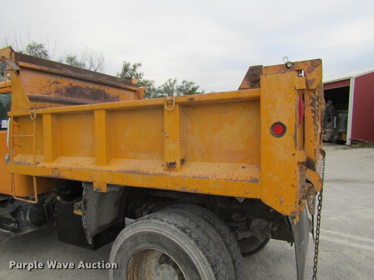 image for item DE5850 1996 International 4900 dump truck