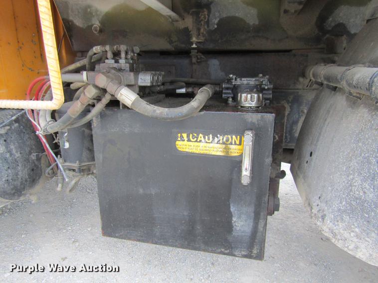 image for item DE5850 1996 International 4900 dump truck