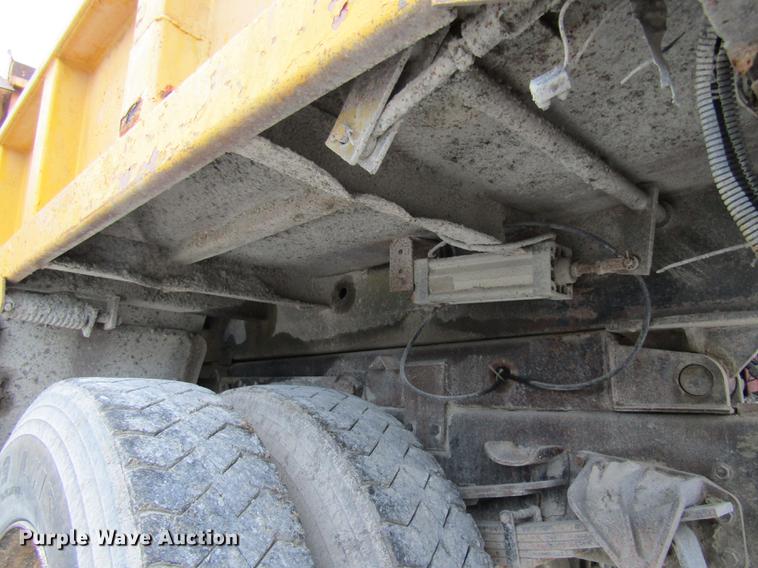 image for item DE5850 1996 International 4900 dump truck