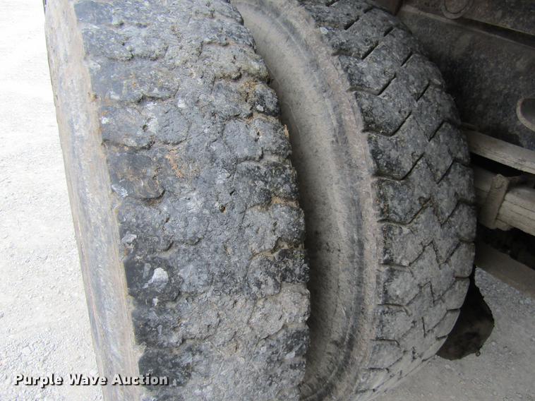 image for item DE5850 1996 International 4900 dump truck