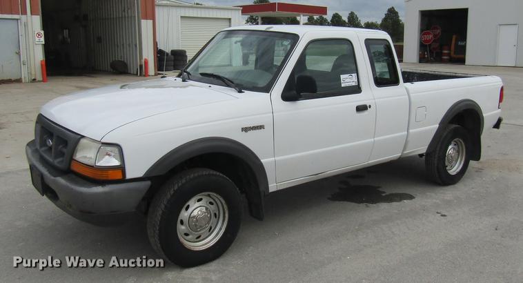 image for item DE5859 2000 Ford Ranger SuperCab pickup truck