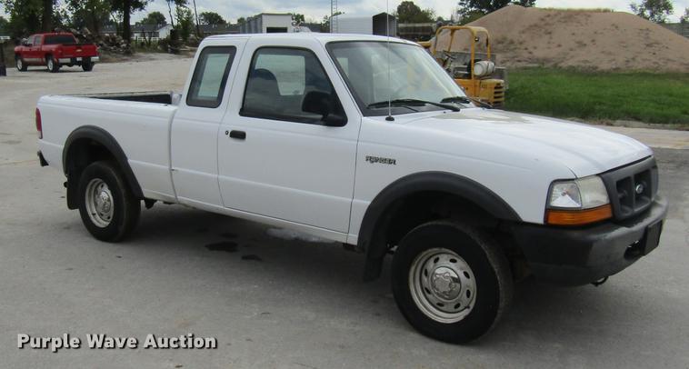 image for item DE5859 2000 Ford Ranger SuperCab pickup truck