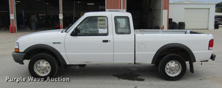 image for item DE5859 2000 Ford Ranger SuperCab pickup truck