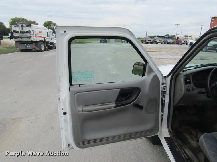 image for item DE5859 2000 Ford Ranger SuperCab pickup truck