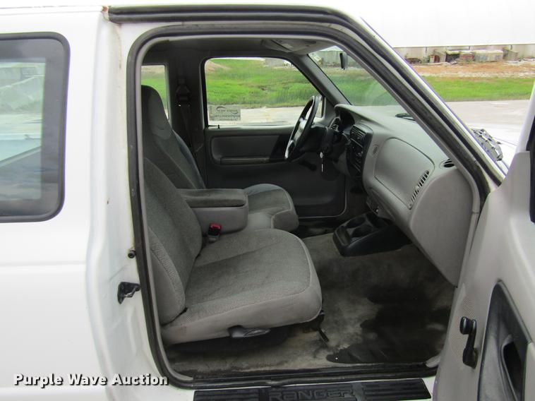 image for item DE5859 2000 Ford Ranger SuperCab pickup truck