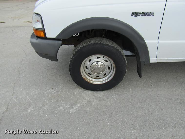 image for item DE5859 2000 Ford Ranger SuperCab pickup truck