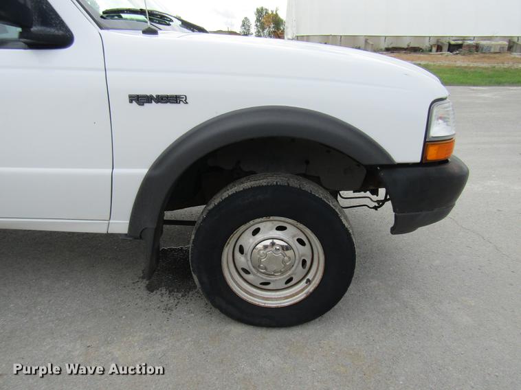image for item DE5859 2000 Ford Ranger SuperCab pickup truck