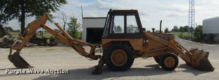 image for item DE5861 1987 Case 480E backhoe