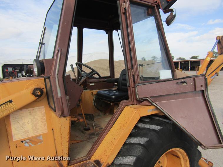 image for item DE5861 1987 Case 480E backhoe