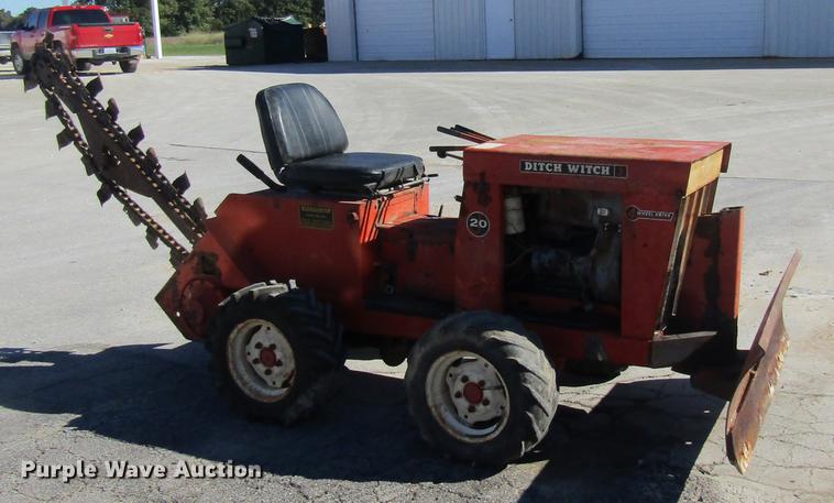 image for item DE5865 Ditch Witch J20 trencher