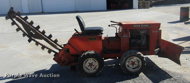 image for item DE5865 Ditch Witch J20 trencher