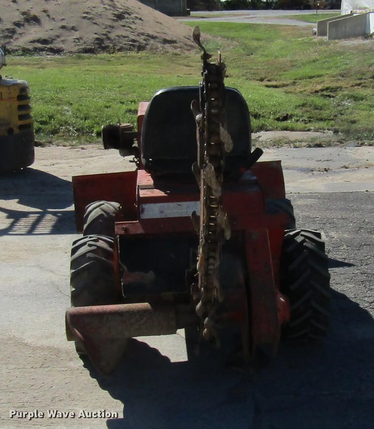 image for item DE5865 Ditch Witch J20 trencher