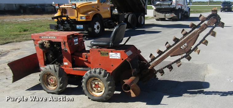 image for item DE5865 Ditch Witch J20 trencher