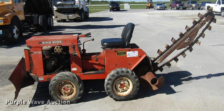 image for item DE5865 Ditch Witch J20 trencher