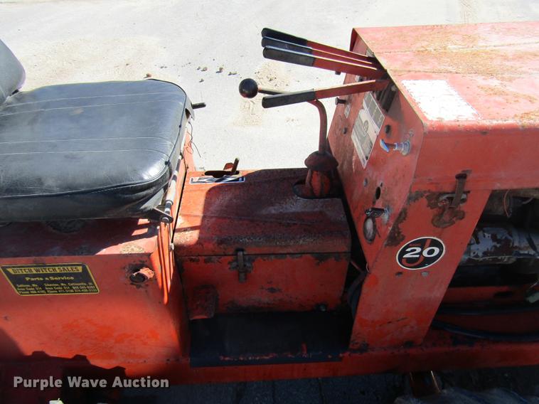image for item DE5865 Ditch Witch J20 trencher