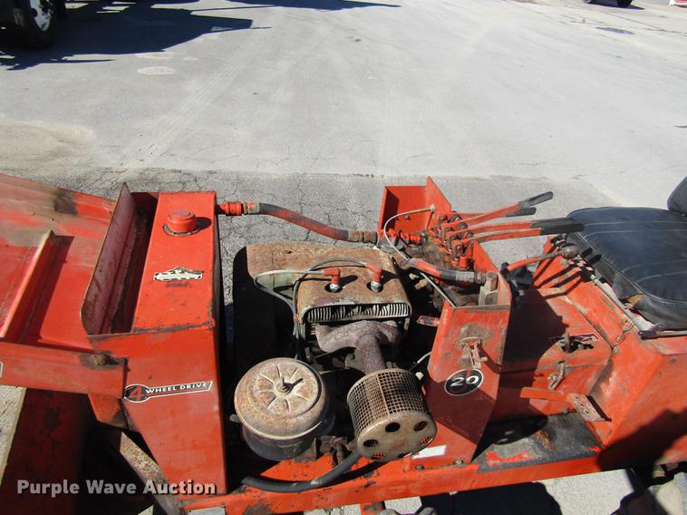image for item DE5865 Ditch Witch J20 trencher